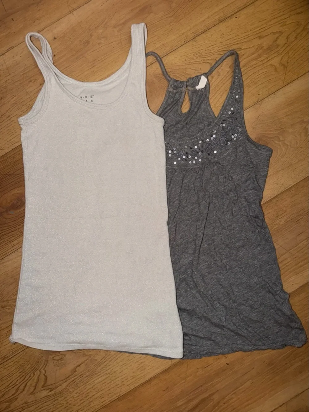 2 Tank Top Bundle - Picture 2 of 10